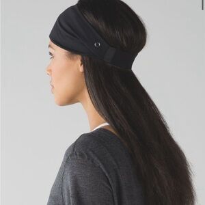 Lululemon Fringe Fighter Headband (Reversible grey/black)